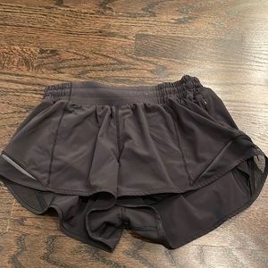 Lululemon Hotty Hot LR Shorts 2.5 Size 4 Black